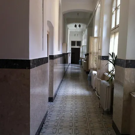 Season 2 Vandrerhjem Budapest