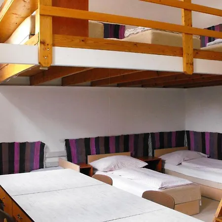 시즌 호스텔 2 *